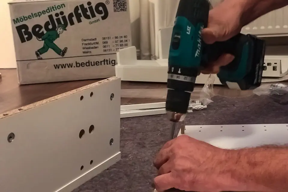 Möbelmontage durch Bedürftig Umzüge